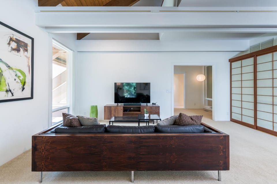Day, TV and multimedia, Living room, furniture