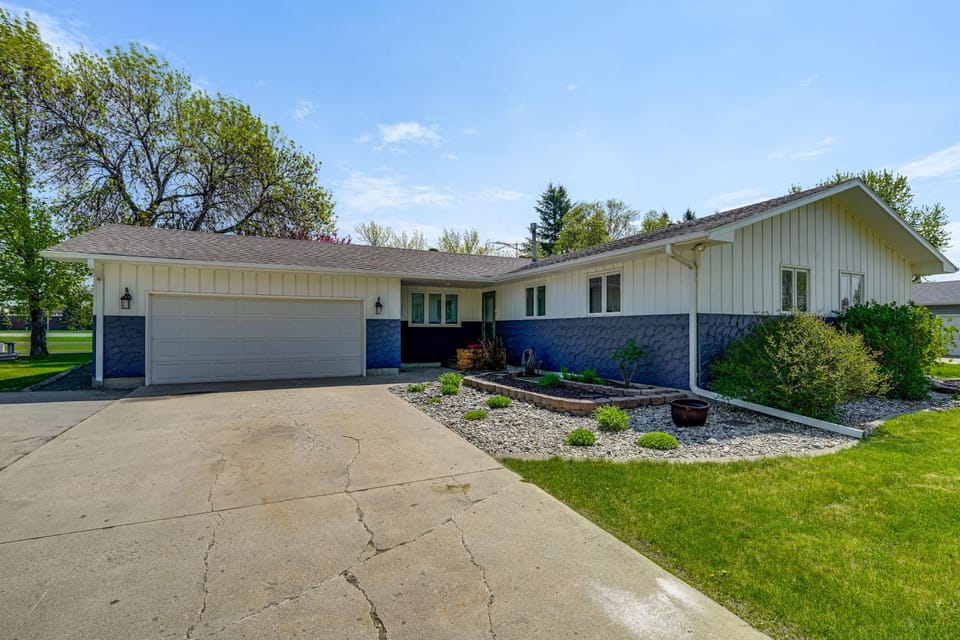 Spacious Home: Private Deck | 4 Mi to Dtwn Fargo House in Moorhead