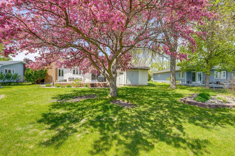 Spacious Home: Private Deck | 4 Mi to Dtwn Fargo House in Moorhead