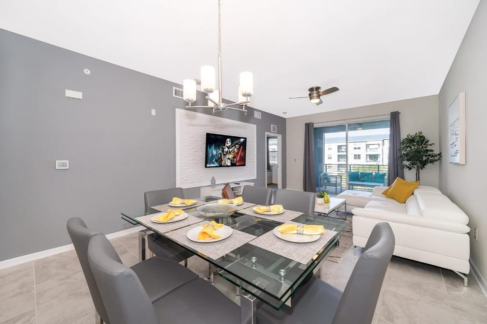 TV and multimedia, Living room, Seating area, Dining area