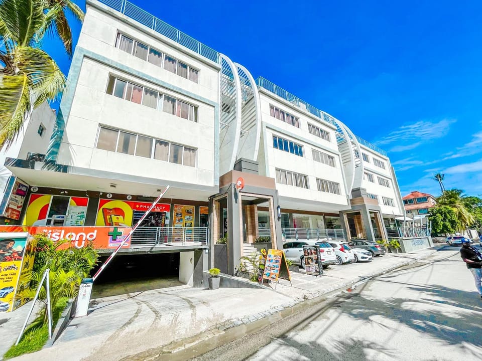 Property building, Day, Neighbourhood, City view, Street view, Location, Parking