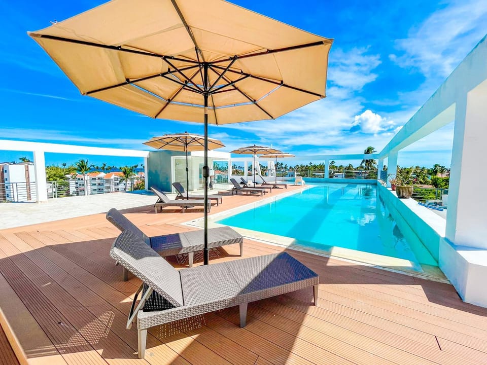 Patio, View (from property/room), Balcony/Terrace, Pool view, Swimming pool, sunbed