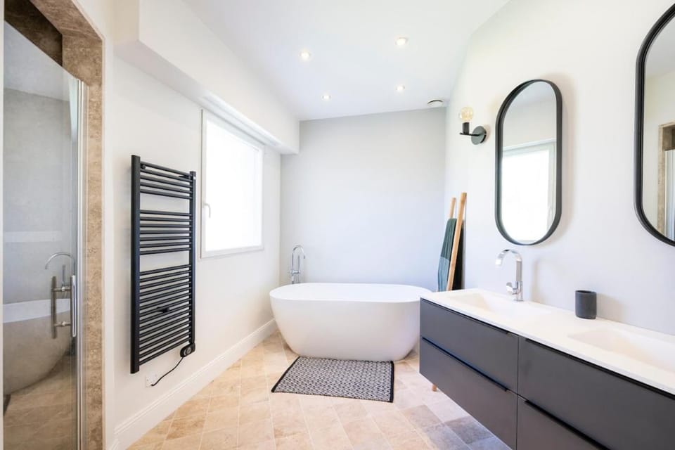 L'Ecrin Azur - Pool and Jacuzzi in St Paul de Vence Villa in Saint Paul de Vence