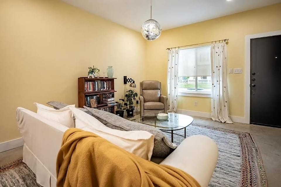 Bryan Boheme Apartment in Bryan