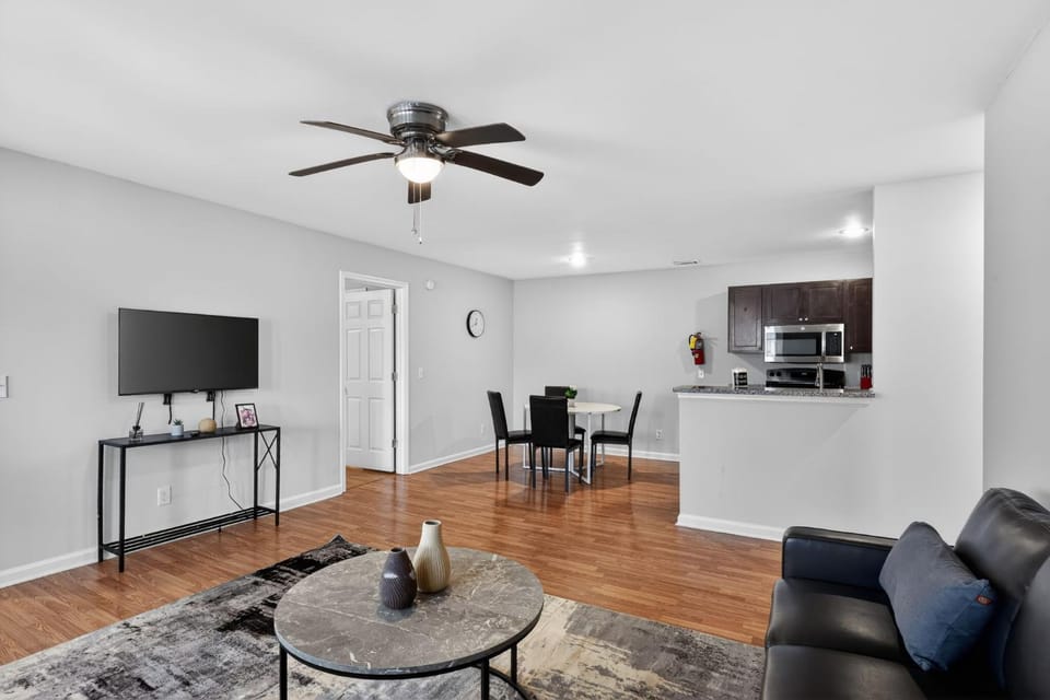 King George 2BR Luxury Stay Apartment in Savannah