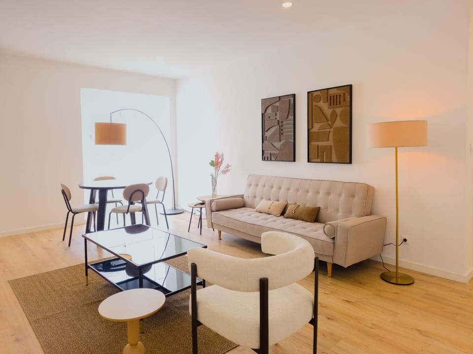 4Da- Sunlit Lisbon Apartment, Beautifully Designed in the Heart of the City's Most Desirable Area Apartment in Lisbon