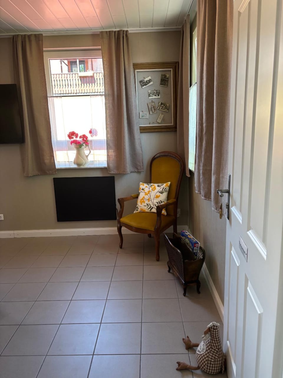 Communal lounge/ TV room