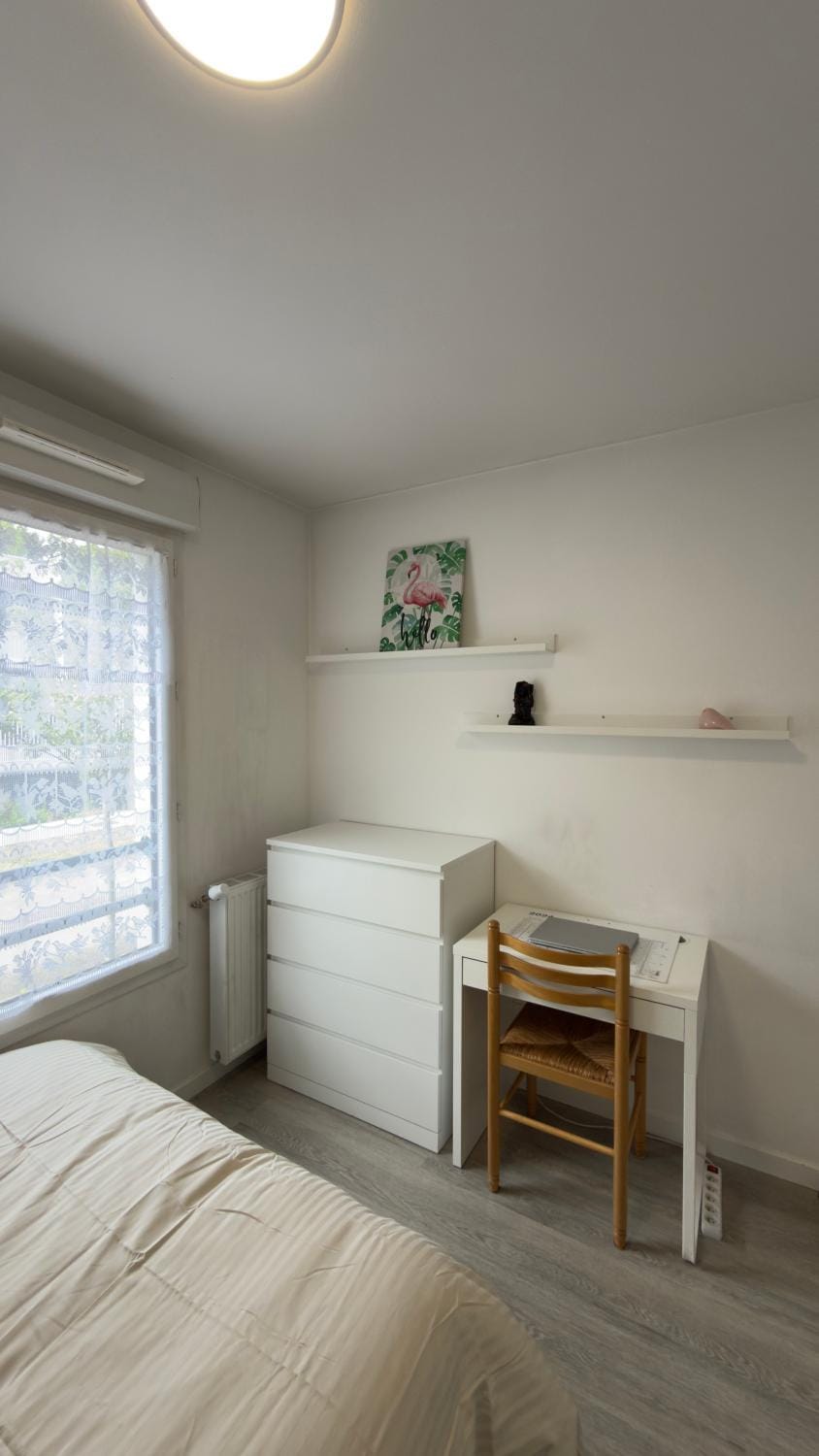 Photo of the whole room, Bedroom