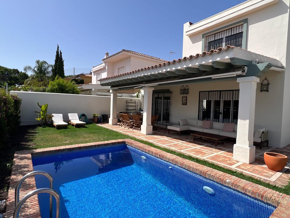 Garden, Swimming pool, sunbed