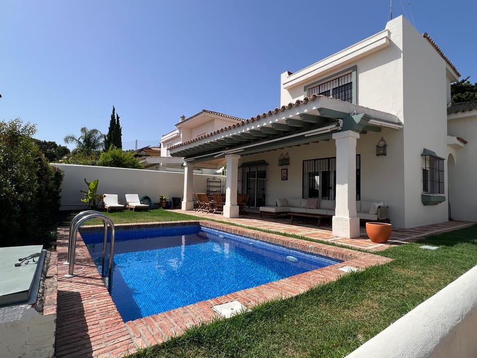 Garden, Swimming pool, sunbed