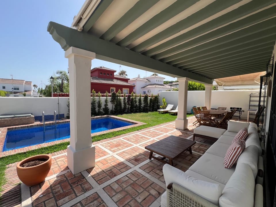 Balcony/Terrace, Pool view, Swimming pool, sunbed
