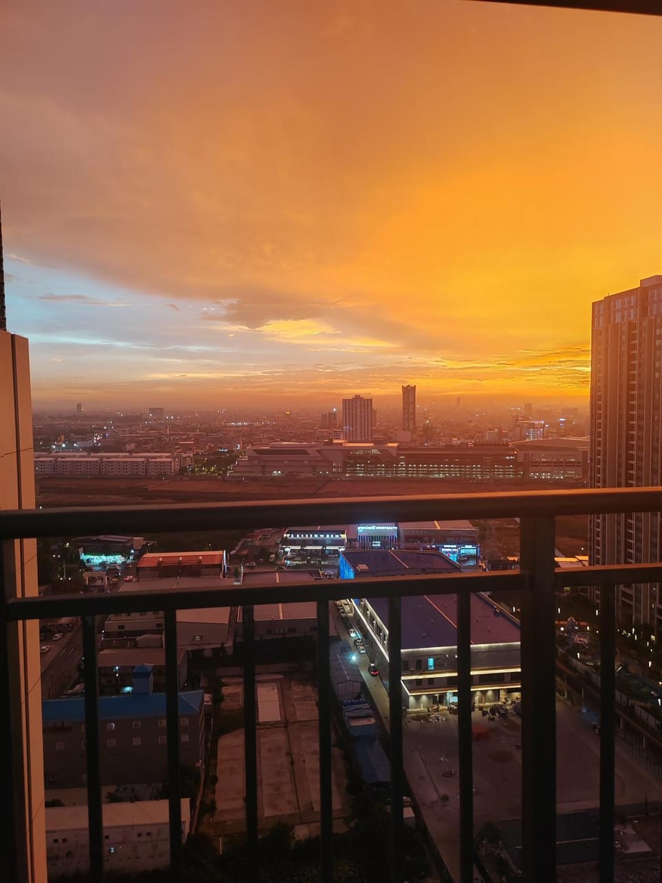 View (from property/room), City view, Sunset