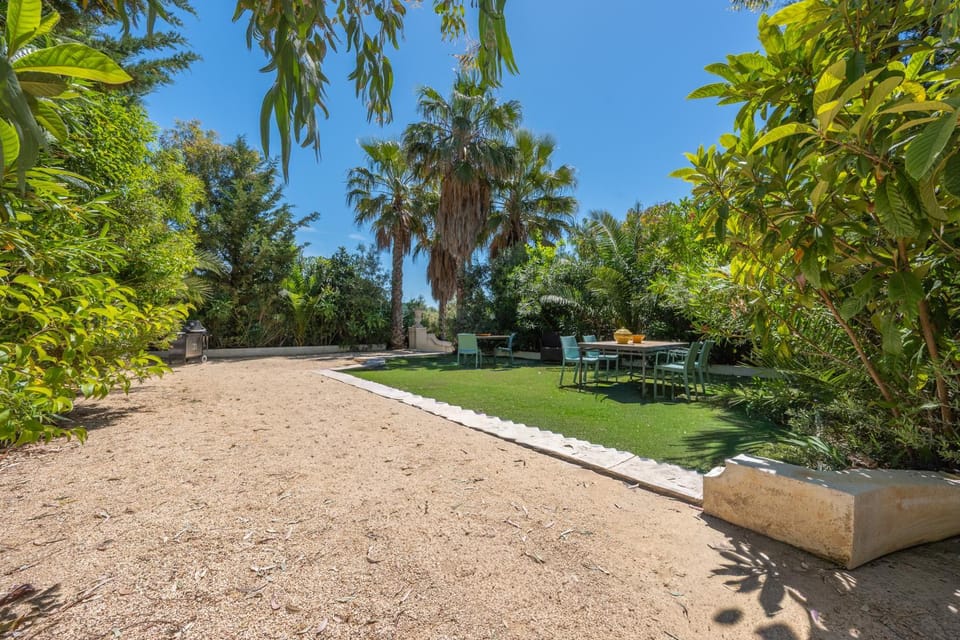Villa d'Artiste Blue Palm Piscine Aix en Provence Villa in Aix-en-Provence