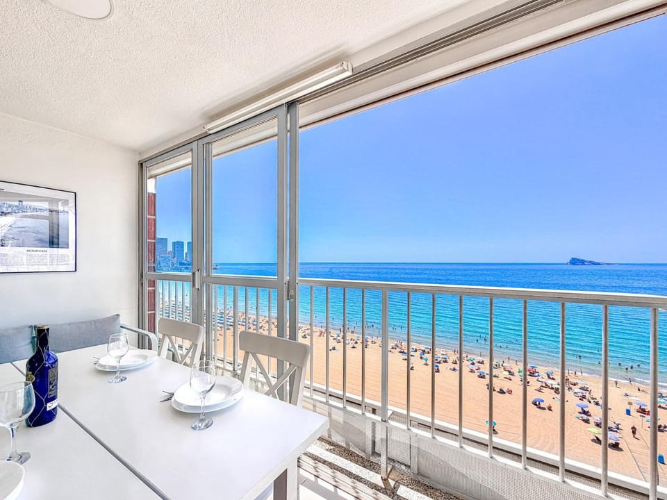 Seafront Beach Corner Apartment Apartment in Benidorm