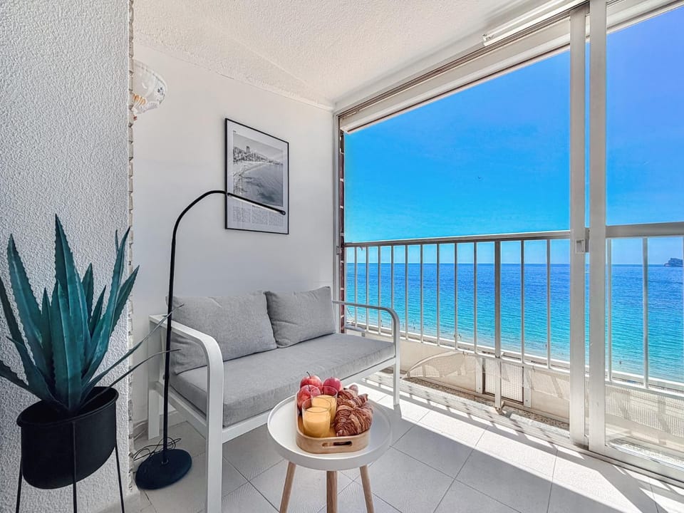 Seafront Beach Corner Apartment Apartment in Benidorm