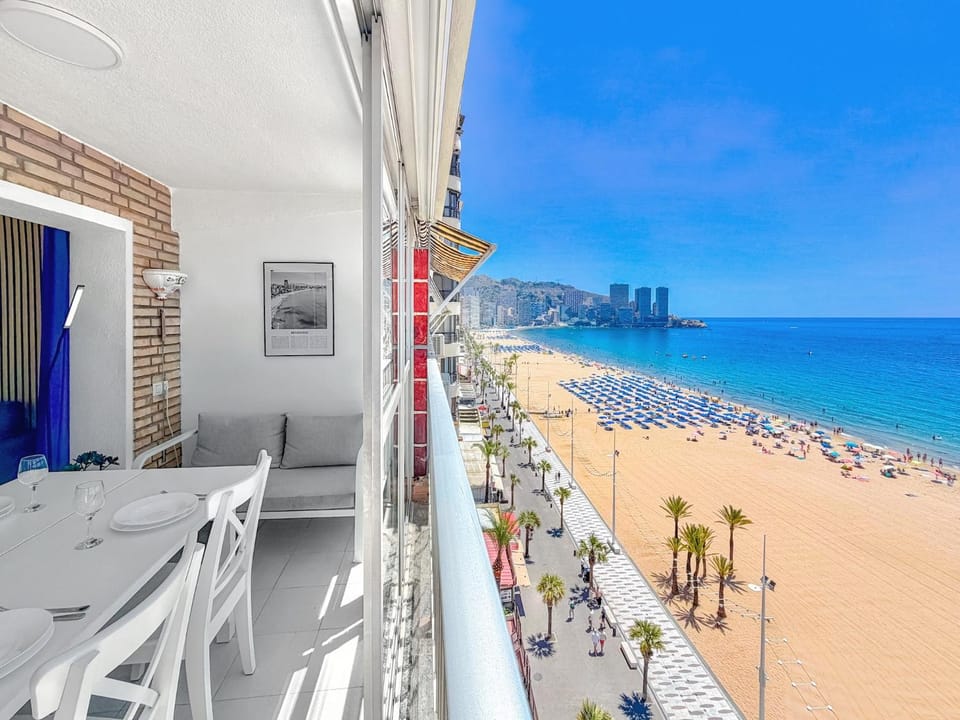 Seafront Beach Corner Apartment Apartment in Benidorm