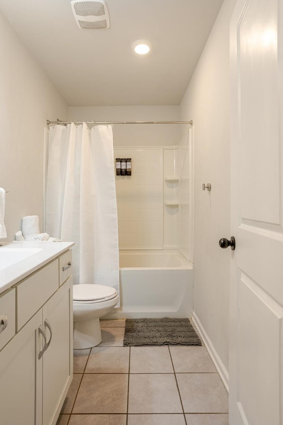 Uptown Farmhouse with Private Garage Villa in Charlotte