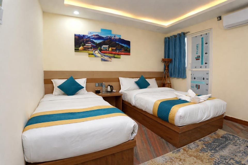 Bed, Living room, Bedroom, towels, air conditioner
