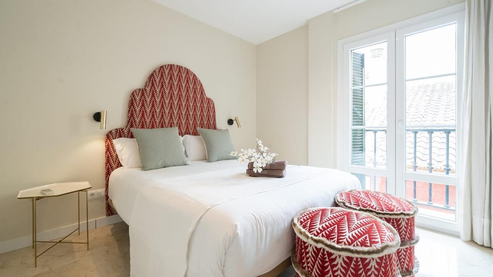 Bed, Photo of the whole room, Bedroom