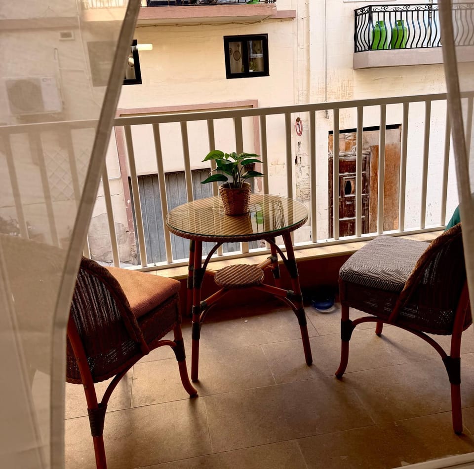 Stylish 2 BR APT with Hot Tub and Terrace - Central Sliema Apartment in Sliema
