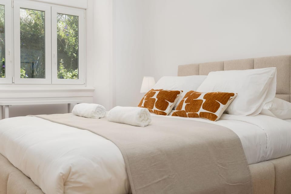 3DB- Walk Everywhere from This Bright and Stylish Lisbon Apartment in an Exceptional Location Apartment in Lisbon