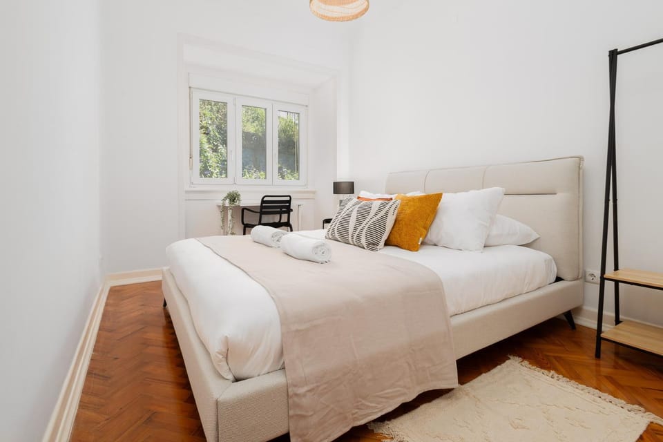 3DB- Walk Everywhere from This Bright and Stylish Lisbon Apartment in an Exceptional Location Apartment in Lisbon