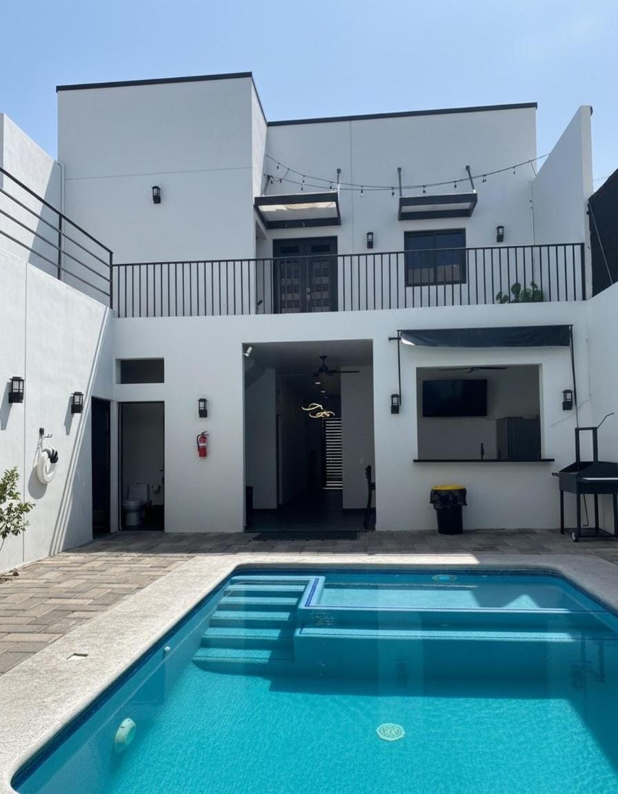 Residencia de lujo para 20 personas con alberca, climatizada privada, y terraza House in Guadalajara