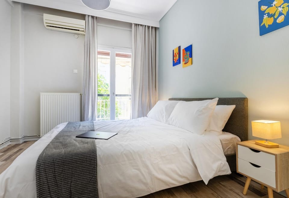 Bed, Photo of the whole room, Bedroom, air conditioner
