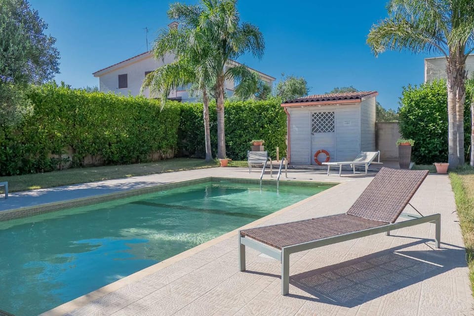 Property building, Patio, Spring, Day, Natural landscape, Garden, Garden view, Pool view, Swimming pool, sunbed