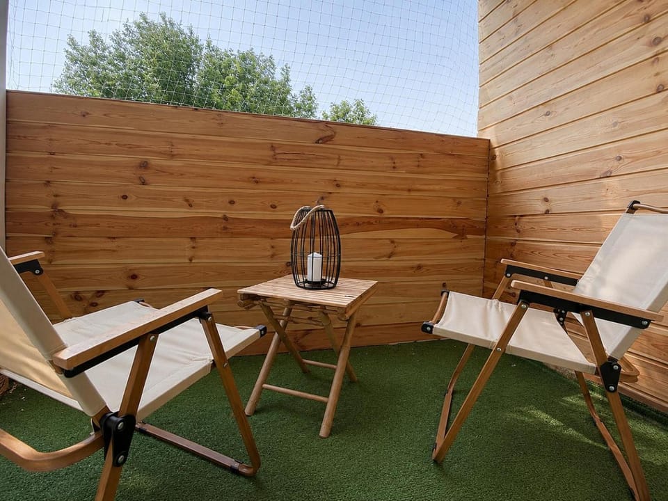 Patio, Balcony/Terrace, sunbed