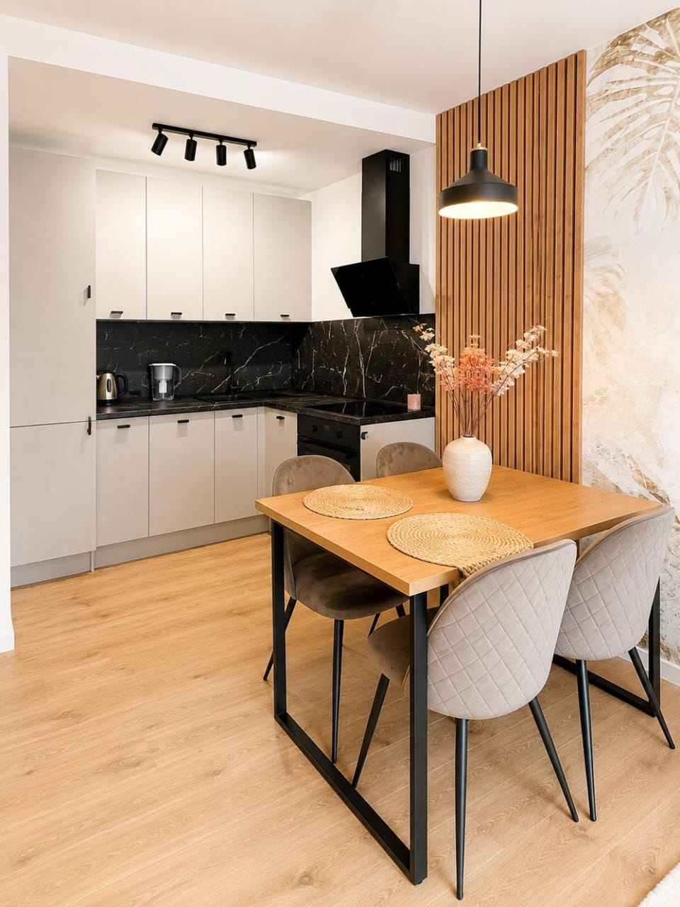 Kitchen or kitchenette, Dining area, stove