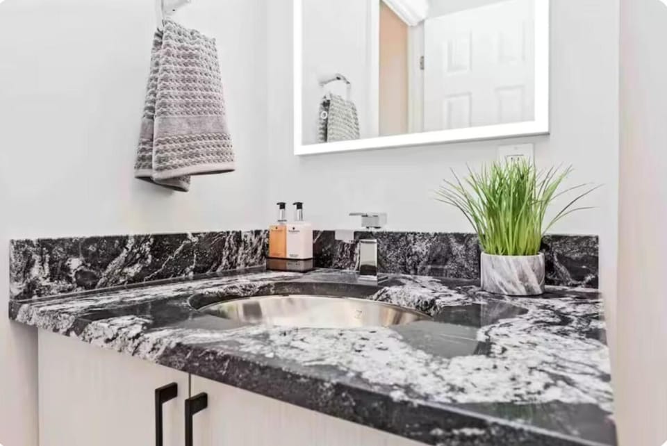 Spacious Studio Best location to explore Ottawa Apartment in Gatineau