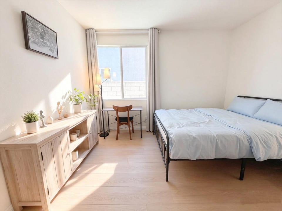 Photo of the whole room, Bedroom