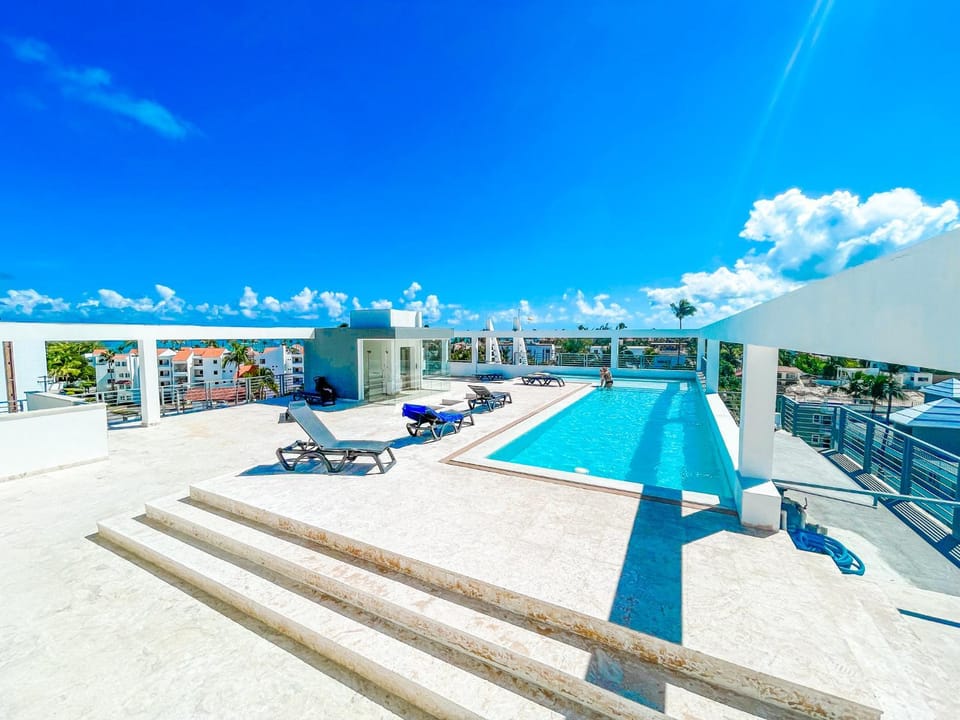 Day, Pool view, Swimming pool, sunbed