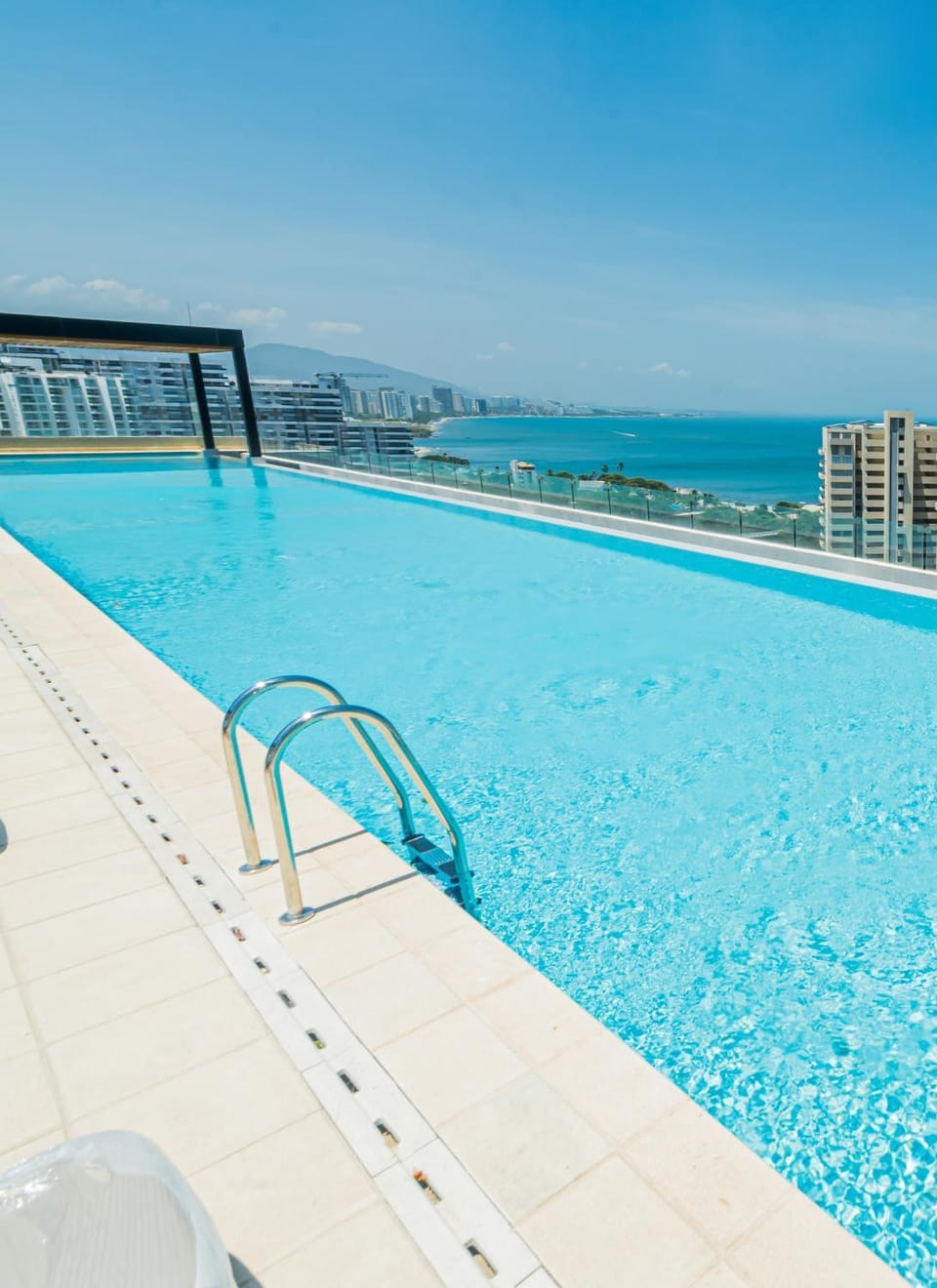 Day, Natural landscape, BBQ facilities, Billiard, Children play ground, Game Room, Hot Tub, Steam room, Balcony/Terrace, Balcony/Terrace, Fitness centre/facilities, Beach, Aqua park, Mountain view, Mountain view, Pool view, Sea view, Sea view, Swimming pool, Parking, flat iron, locker, locker, sunbed, toaster, trouser press, washing machine