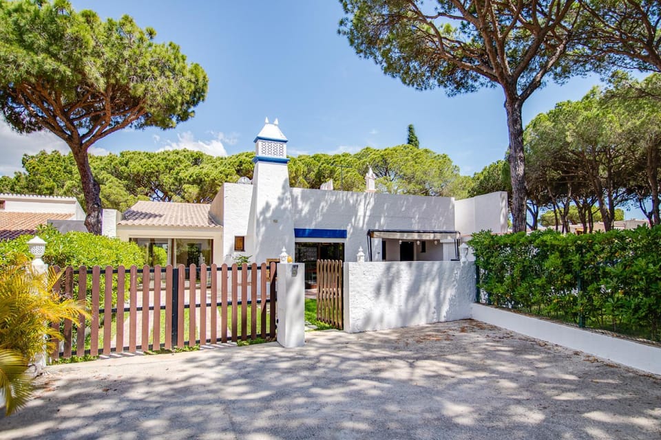 Property building, Swimming pool, Parking