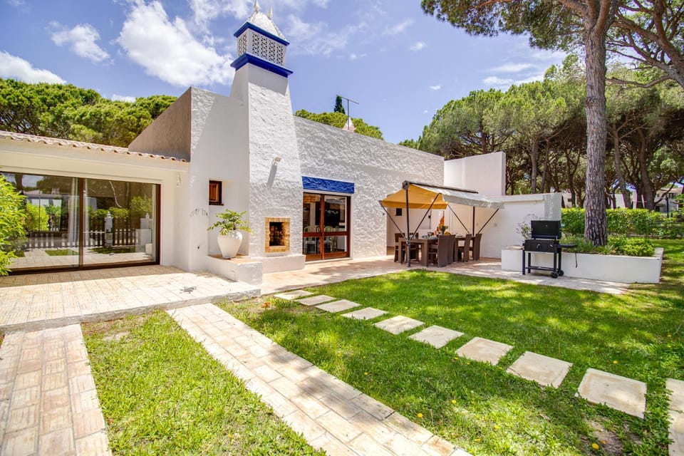 Property building, Dining area, Swimming pool