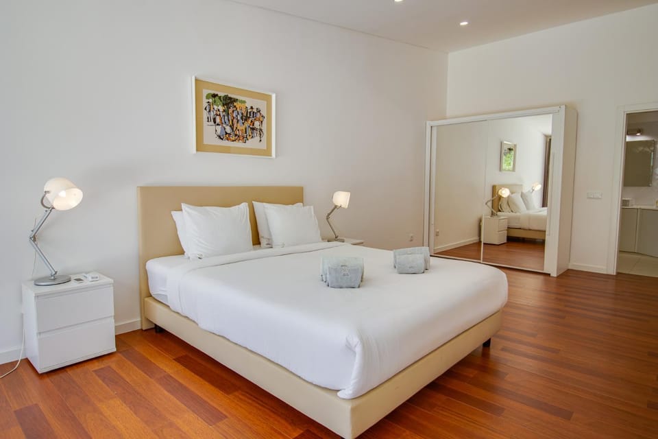 Bedroom, wardrobe, air conditioner