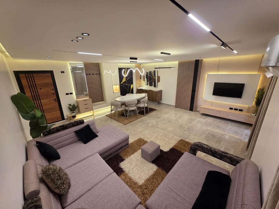 Communal lounge/ TV room, TV and multimedia, Living room