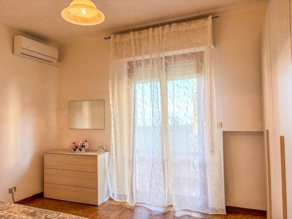 Photo of the whole room, wardrobe, air conditioner