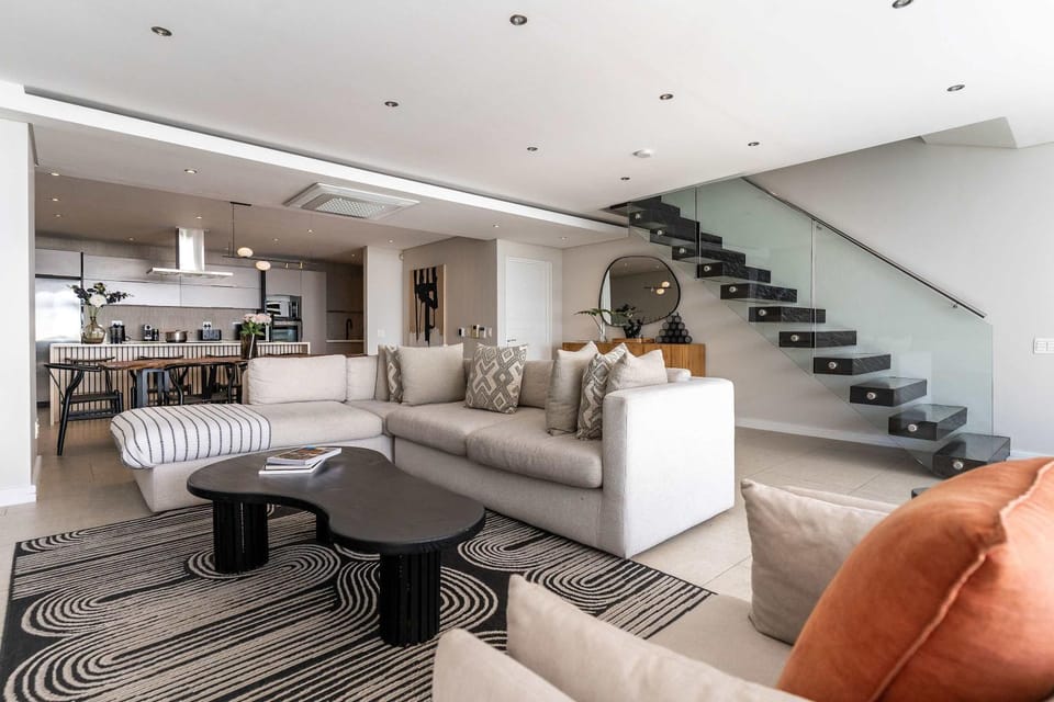 Iconic View Green Point - Sea Views, Pool & BBQ Apartment in Cape Town