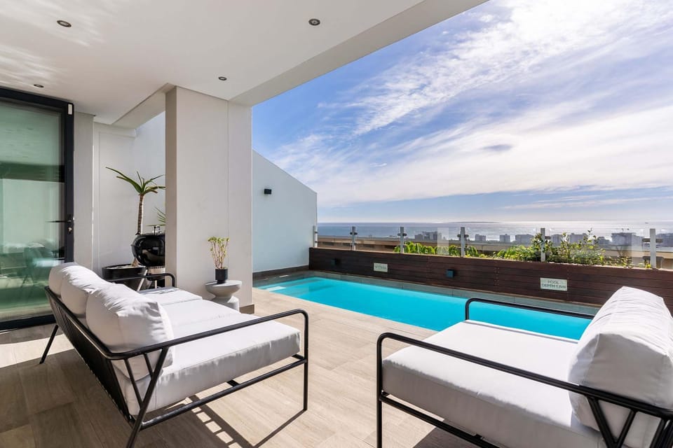 Iconic View Green Point - Sea Views, Pool & BBQ Apartment in Cape Town