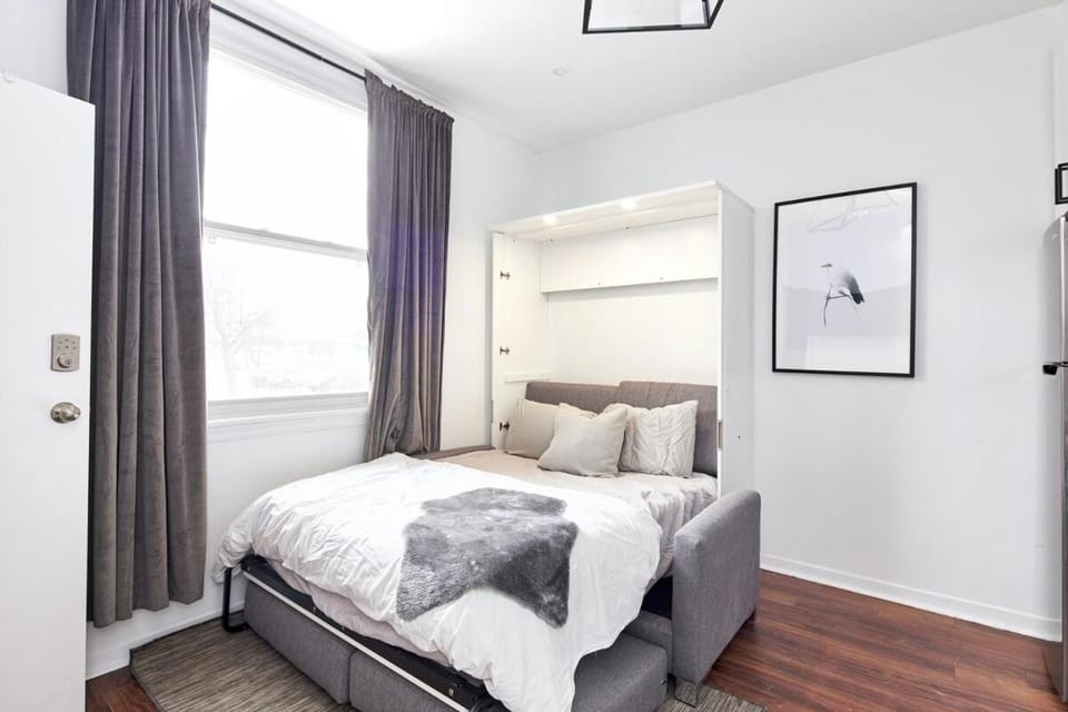 Parking Included- Studio in the Heart of Ottawa Apartment in Gatineau