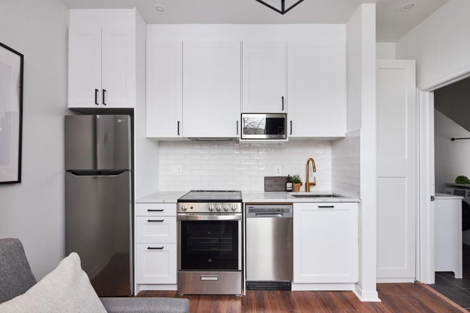 Parking Included- Studio in the Heart of Ottawa Apartment in Gatineau