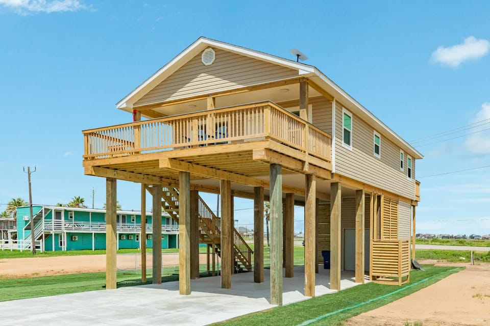 2026 Built Home Minutes to the Sand House in Surfside Beach