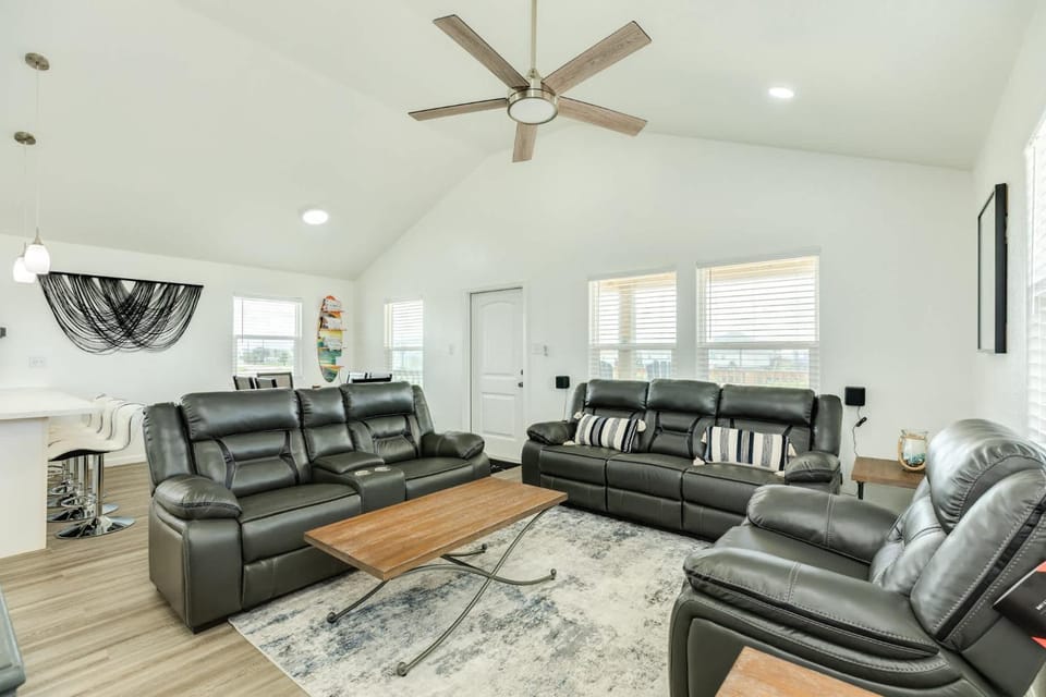 2026 Built Home Minutes to the Sand House in Surfside Beach