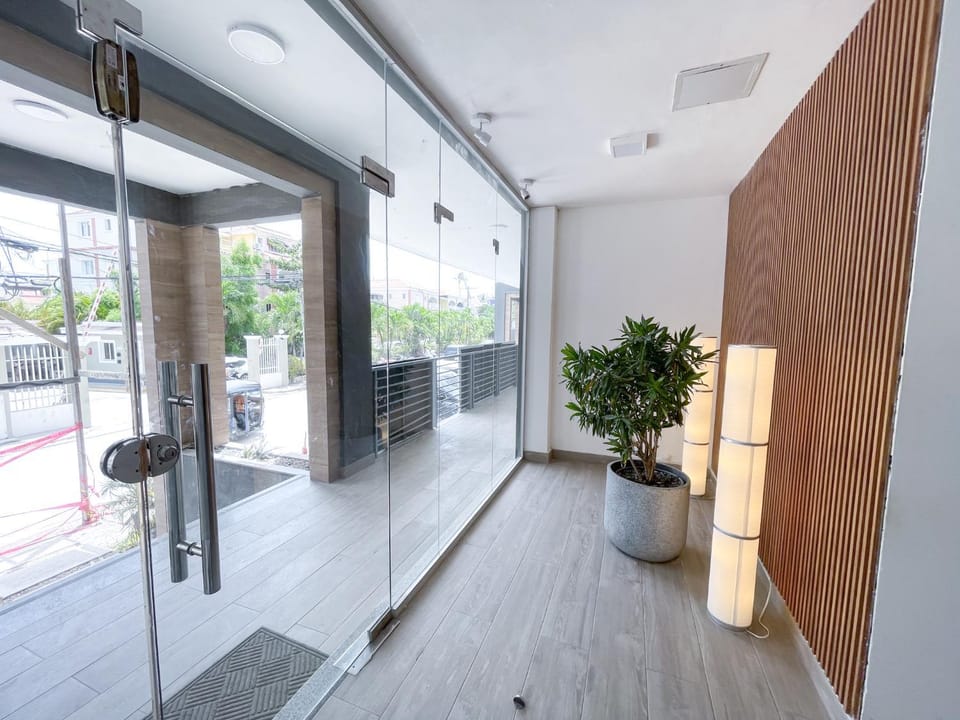 Property building, Restaurant/places to eat, Breakfast
