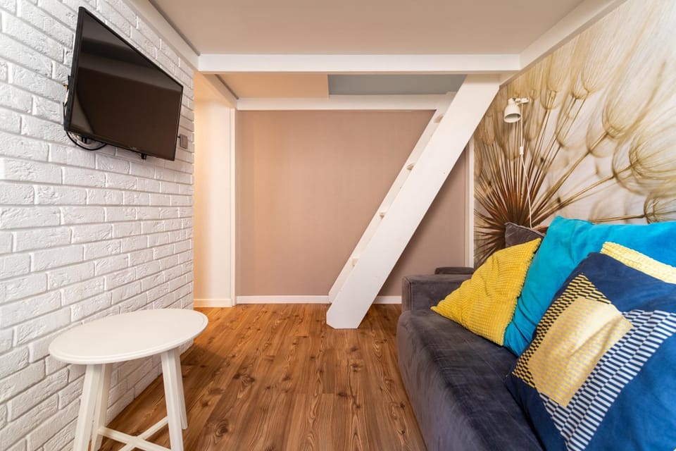 Communal lounge/ TV room, Living room, Seating area, Evening entertainment