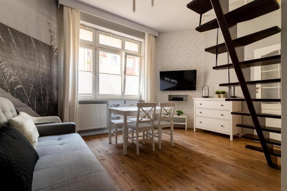 TV and multimedia, Kitchen or kitchenette, Living room, Seating area, Dining area