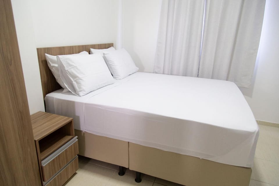 Tennis court, Bedroom